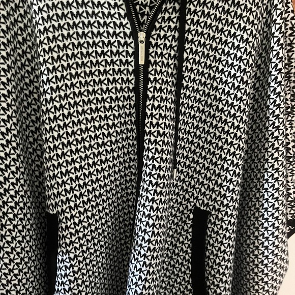Michael Kors Zip Up Cape - Picture 5 of 8